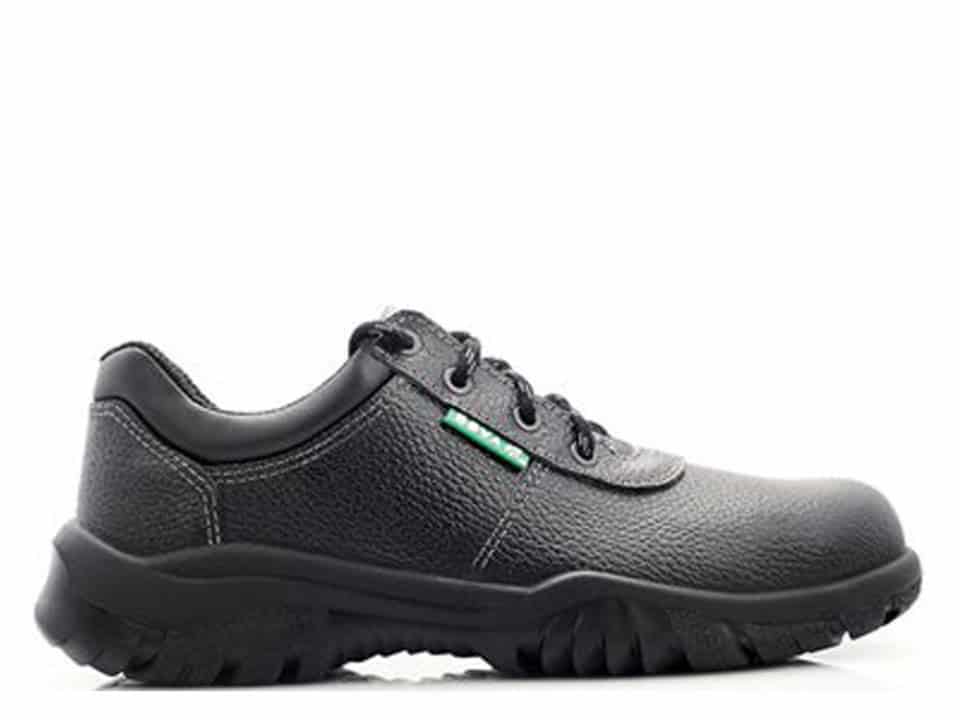 Black safety shoe for industrial use.